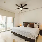 Luxury Complex - Infinity Pool And Private Beach Club - At The Elements Condos 108
